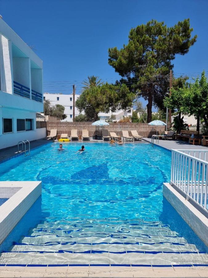 Nereus Hotel Paphos מראה חיצוני תמונה